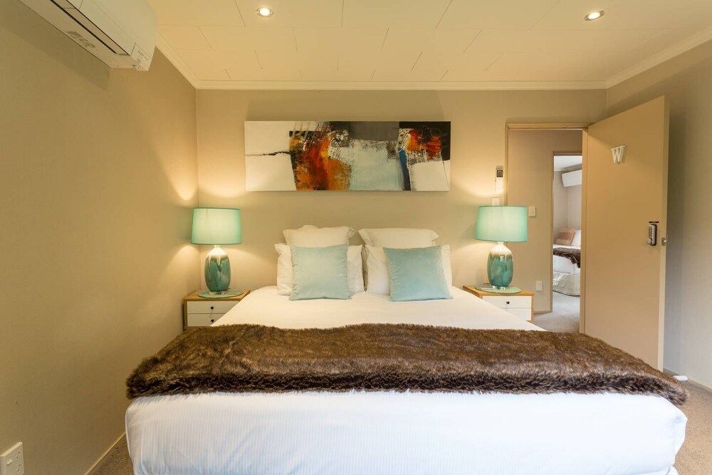 undefined Distinctive Mountain View Spacious Home 8