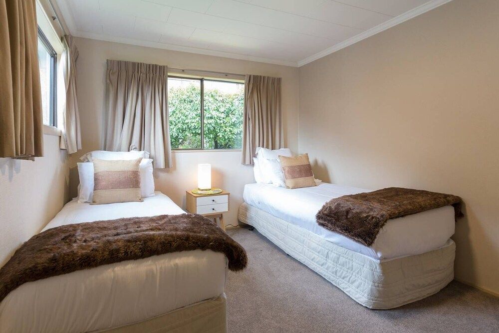 undefined Distinctive Mountain View Spacious Home 6