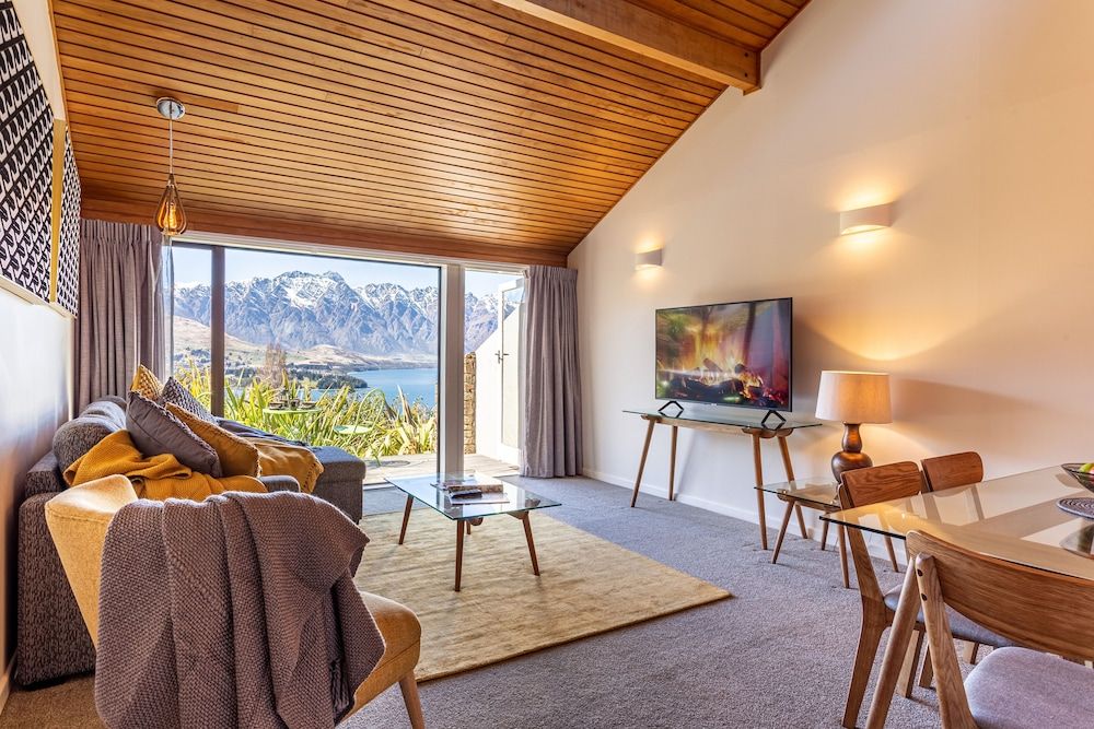 Alpine Gold With Incredible Lake Views SPA Villa (2 Bedrooms) 2