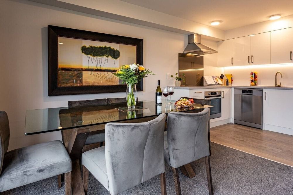 undefined Central City Apartment with Parking & Great Views 4