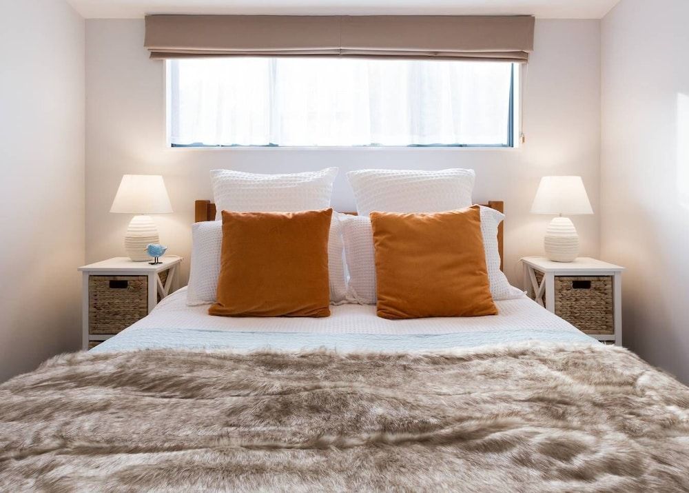 undefined Lake Edge Family Cottage Panoramic View 3