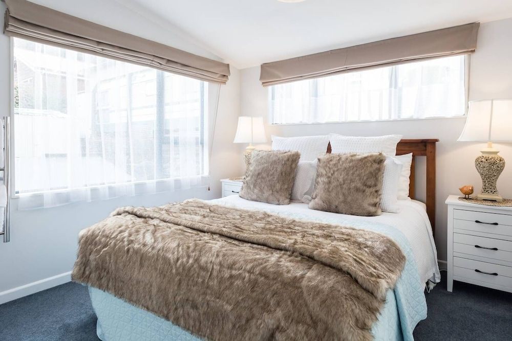 undefined Lake Edge Family Cottage Panoramic View 10