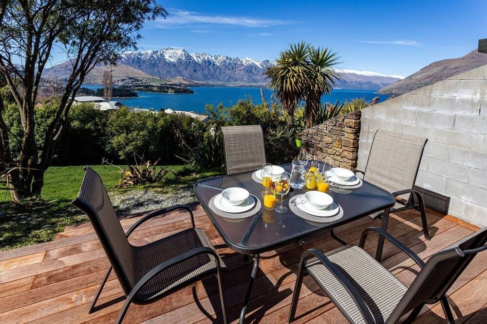 Amazing Lake View Spacious Townhouse with Parking Villa (2 Bedrooms) 13