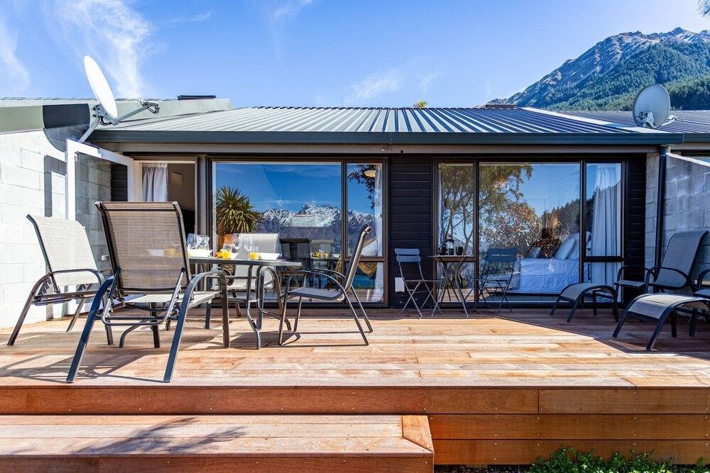 undefined Amazing Lake View Spacious Townhouse with Parking 3