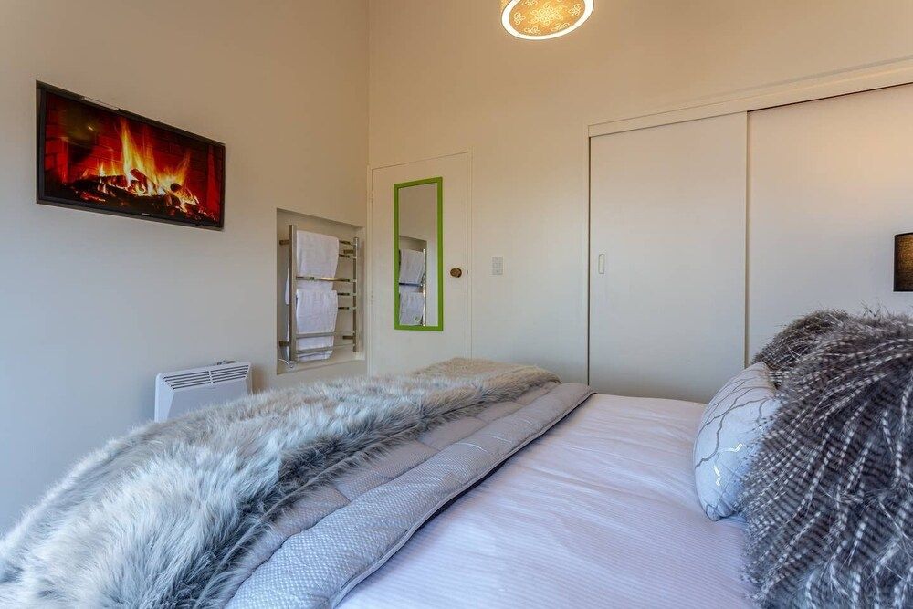 undefined Amazing Lake View Spacious Townhouse with Parking 5