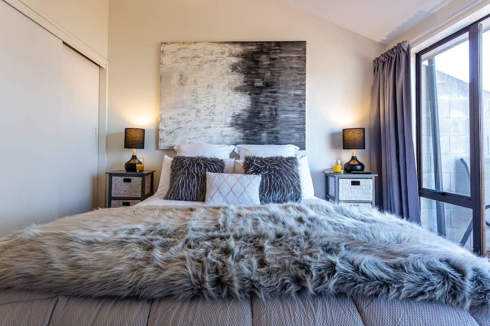 undefined Amazing Lake View Spacious Townhouse with Parking