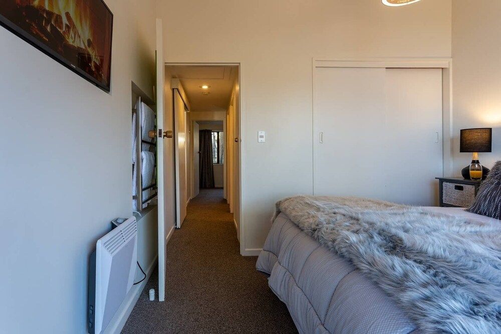 undefined Amazing Lake View Spacious Townhouse with Parking 10