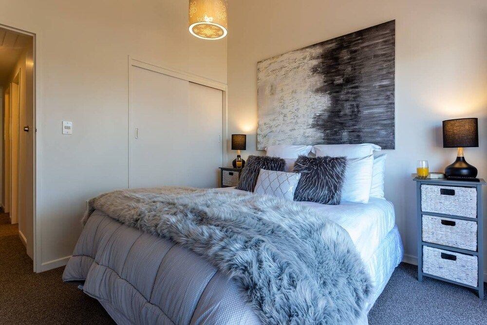 undefined Amazing Lake View Spacious Townhouse with Parking 8