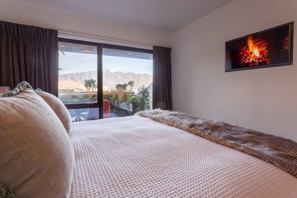 undefined Distinctive Adjacent Two Lake View Townhouses 8