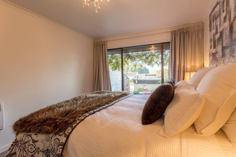 undefined Distinctive Adjacent Two Lake View Townhouses 5