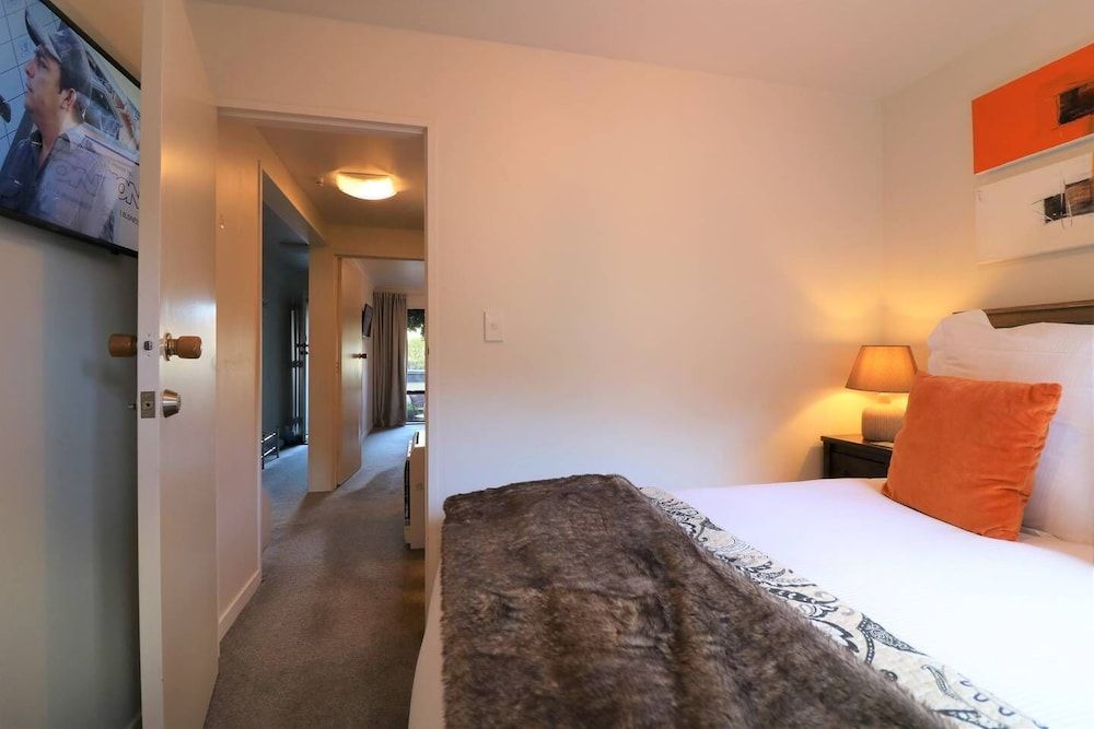 undefined Distinctive Adjacent Two Lake View Townhouses 9