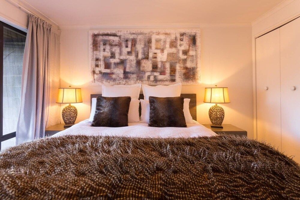 undefined Distinctive Adjacent Two Lake View Townhouses 4