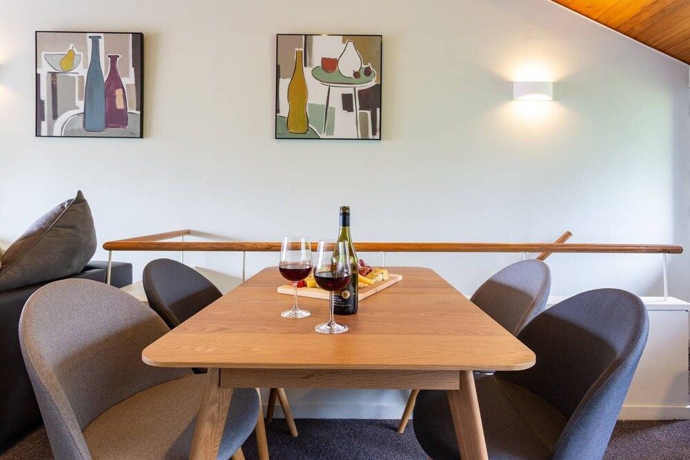 undefined Spacious Lake View Alpine Townhouse Walk TO Town 8