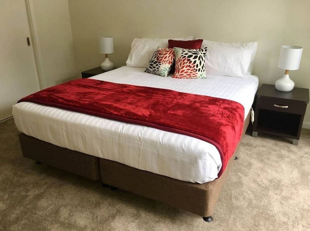 undefined Remarkable Lake View Townhouse Queenstown Hill 10