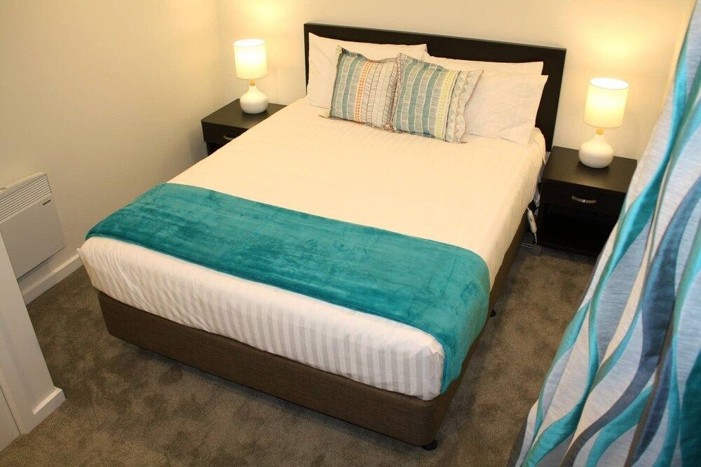 undefined Remarkable Lake View Townhouse Queenstown Hill 8