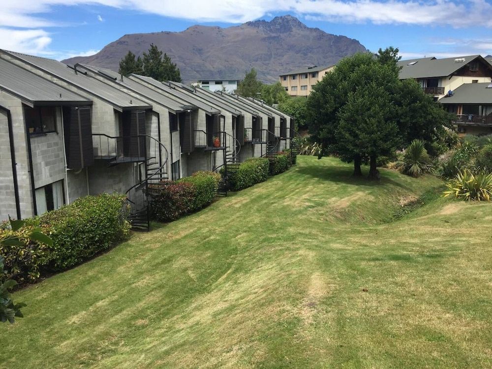 undefined Spacious Lake View Townhouse Alpine Walk TO Town 2