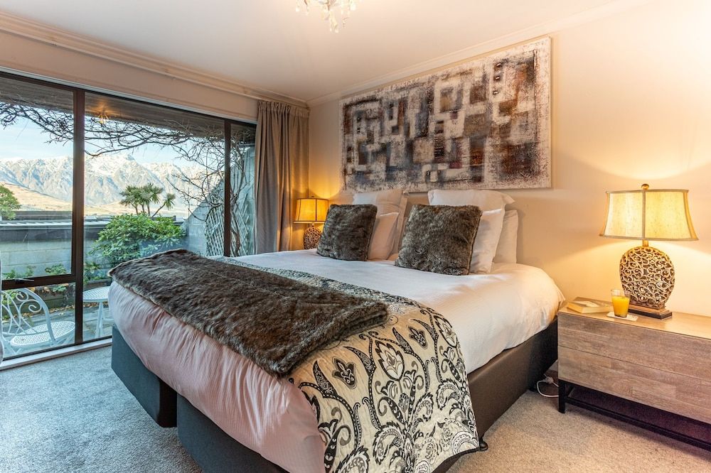 undefined Spacious Lake View Townhouse Alpine Walk TO Town 8