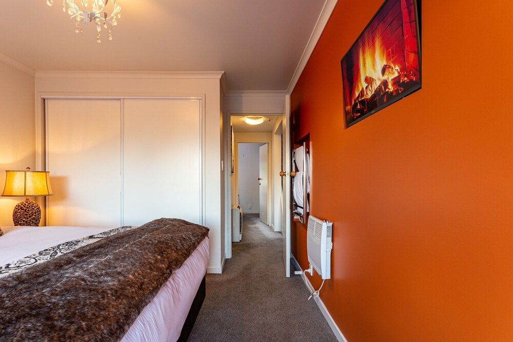 undefined Spacious Lake View Townhouse Alpine Walk TO Town 9