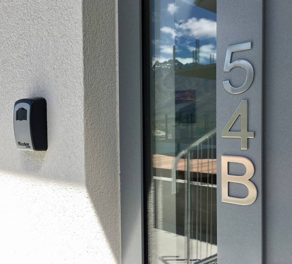 undefined Lake View Apartment Queenstown Hill