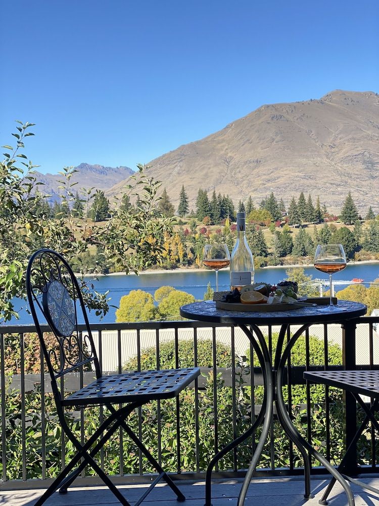 undefined Stay of Queenstown 3