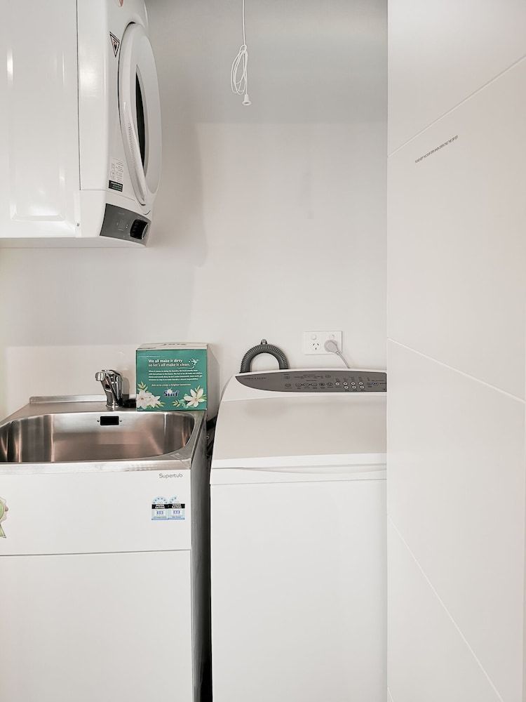 One Bedroom Unit with Panoramic Views Deluxe Apartment, 1 Bedroom 7