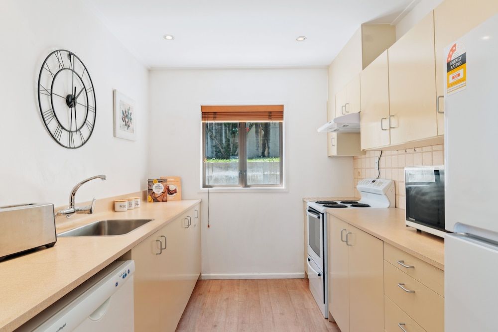 undefined TOWN CENTRE LOCATION WITH STUNNING VIEW - UNIT 1 7