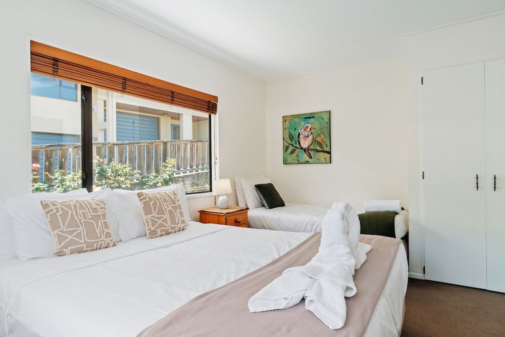 undefined TOWN CENTRE LOCATION WITH STUNNING VIEW - UNIT 1