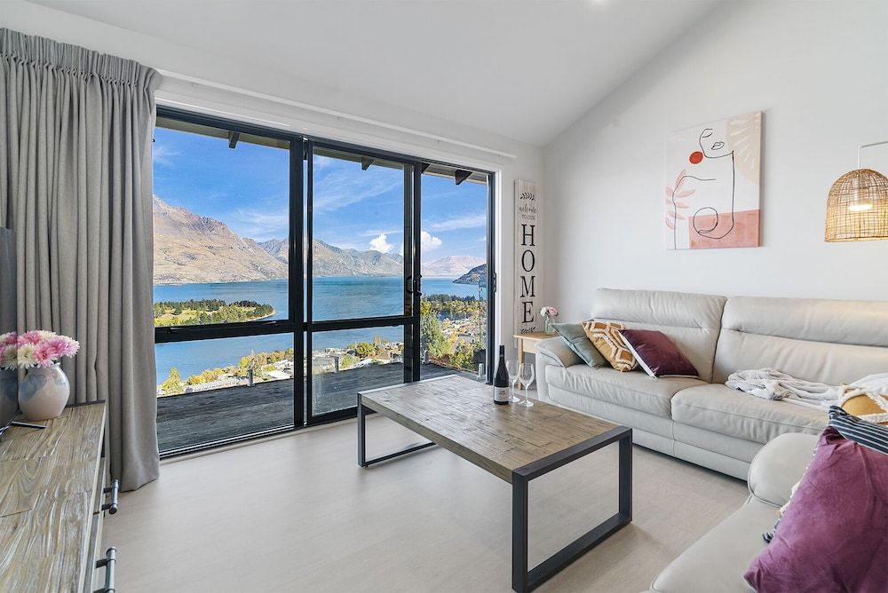 ALPINE LOFT WITH JAW-DROPPING VIEW Apartment 9