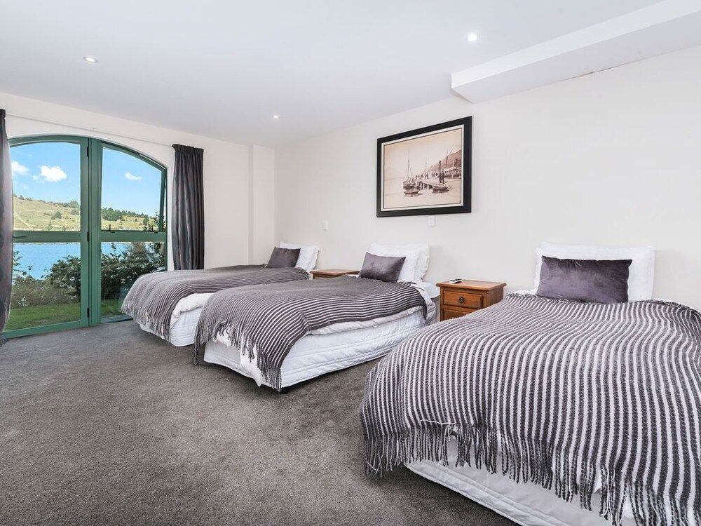 undefined LAKEFRONT LIVING AT REMARKABLES - EAST 7