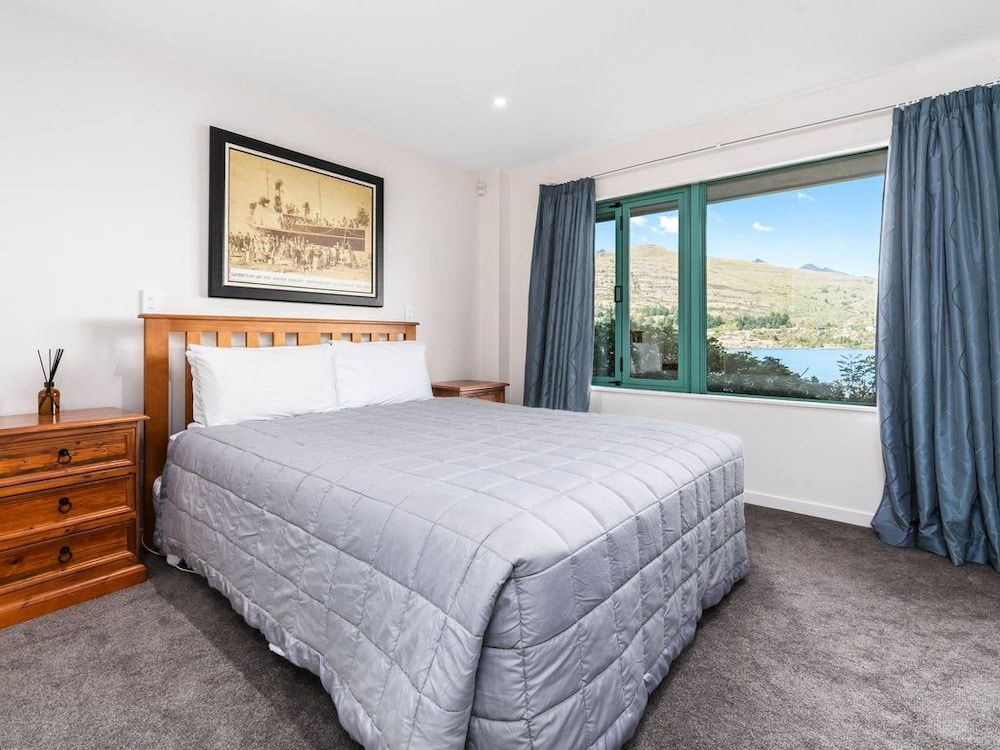 undefined LAKEFRONT LIVING AT REMARKABLES - EAST 5