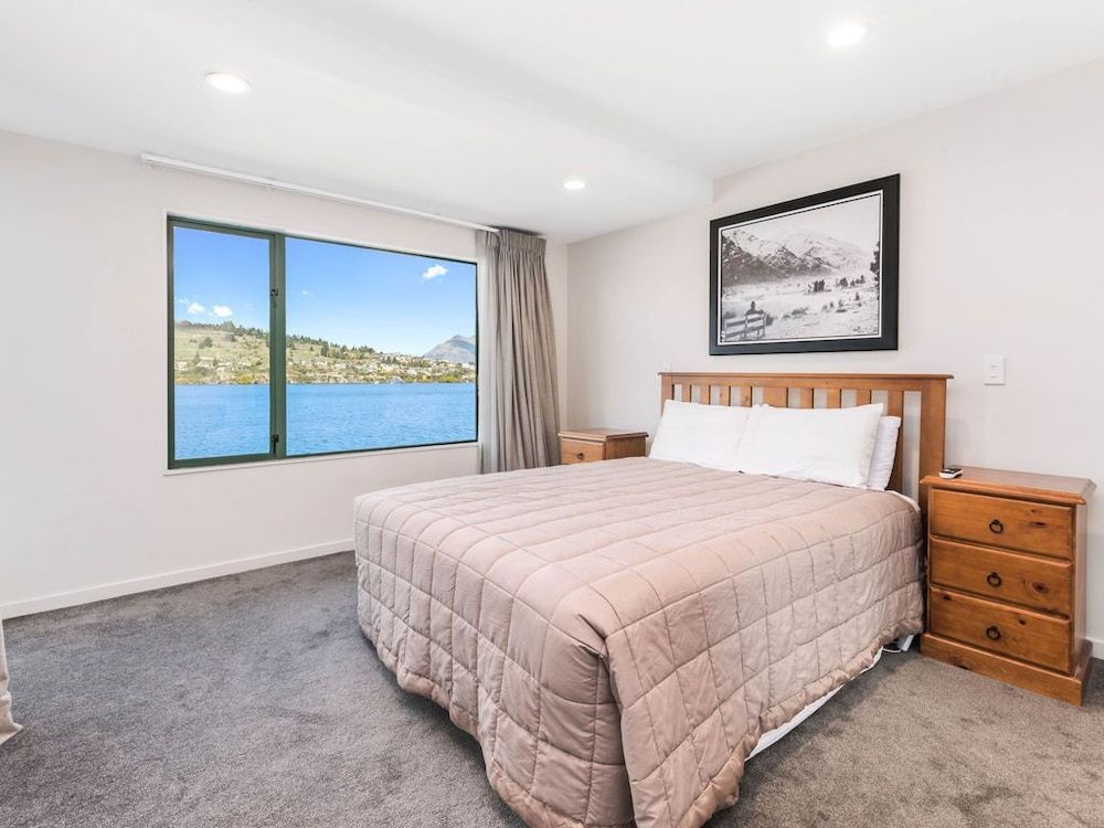 undefined LAKEFRONT LIVING AT REMARKABLES - EAST 8