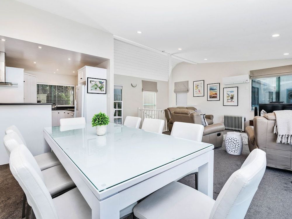 undefined LAKEFRONT LIVING AT REMARKABLES - EAST 9