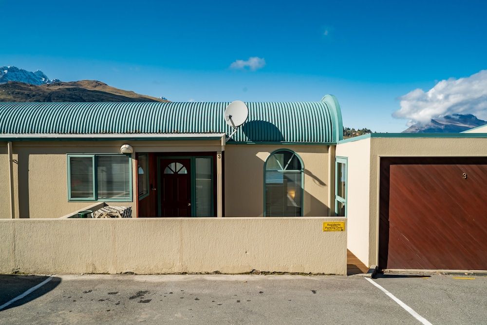 undefined LAKEFRONT LIVING AT REMARKABLES - WEST 4