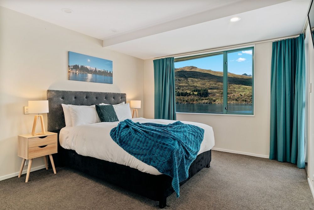 undefined LAKEFRONT LIVING AT REMARKABLES - WEST 6