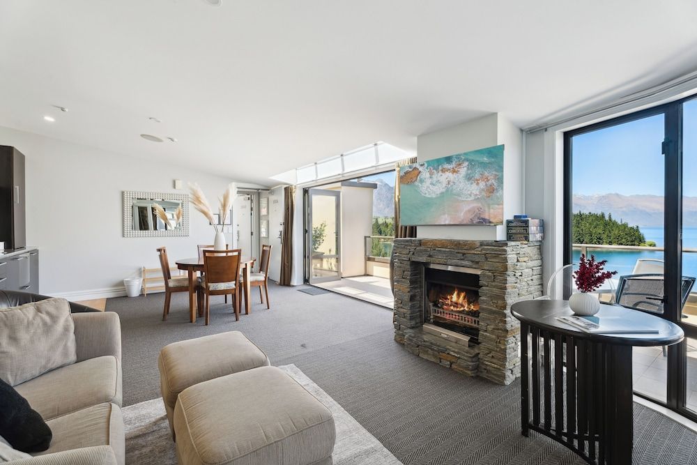 3-BEDROOM PENTHOUSE APARTMENT - THE BEACON Apartment 9