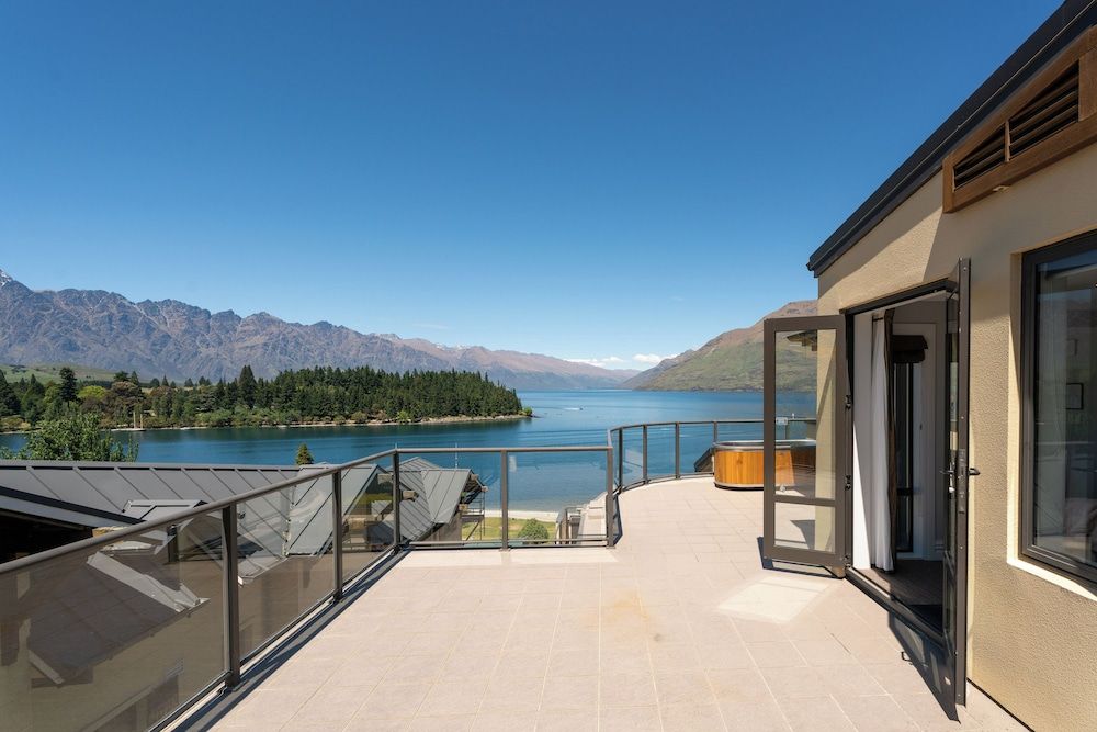 3-BEDROOM PENTHOUSE APARTMENT - THE BEACON Apartment 7