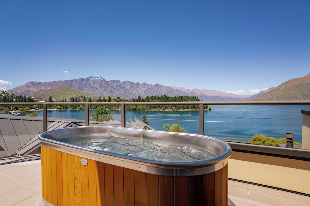 3-BEDROOM PENTHOUSE APARTMENT - THE BEACON Apartment 14