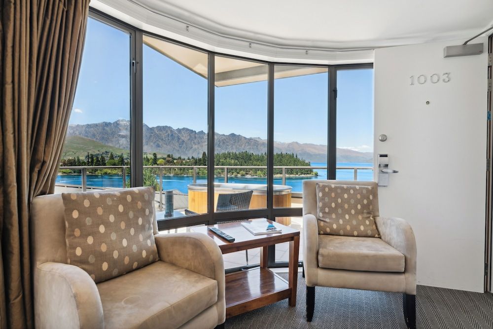 3-BEDROOM PENTHOUSE APARTMENT - THE BEACON Apartment 16