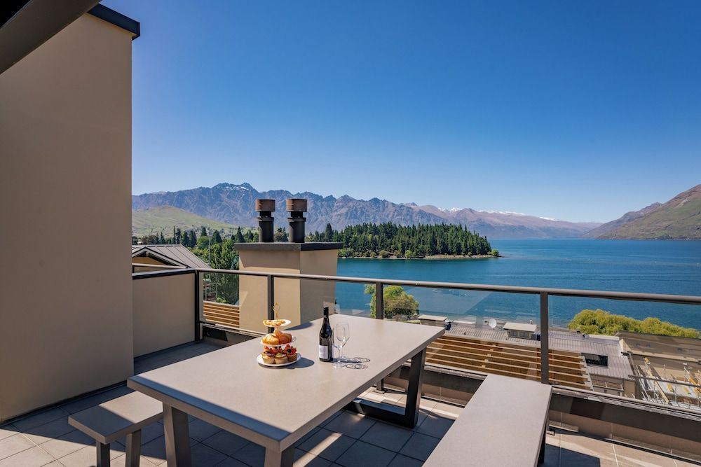 6-BEDROOM PENTHOUSE APARTMENT - THE BEACON Apartment 14