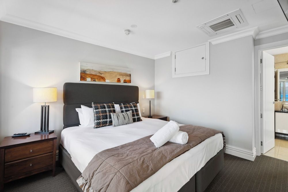 6-BEDROOM PENTHOUSE APARTMENT - THE BEACON Apartment 4