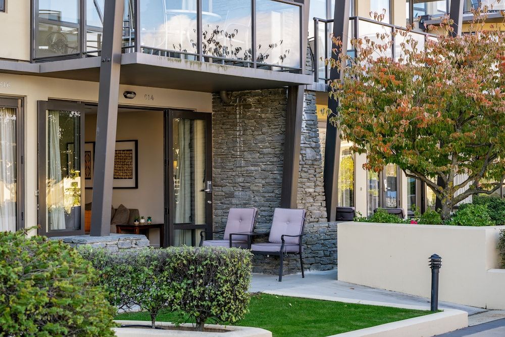 undefined THE BEACON - 2 BEDROOM TOWN CENTER APARTMENT 614 3