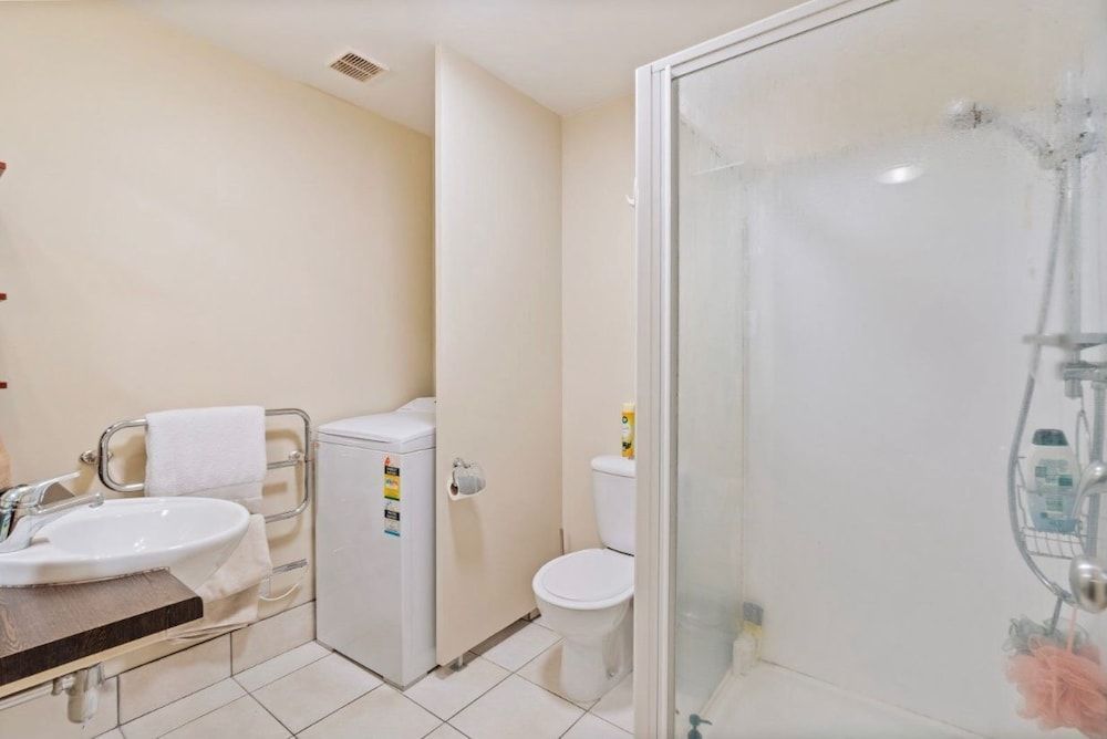 2-BEDROOM APARTMENT - BEECHWOOD Apartment 12