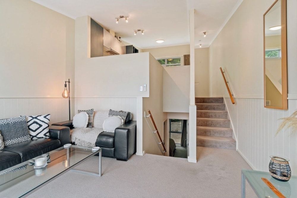 2-BEDROOM APARTMENT - BEECHWOOD Apartment 9