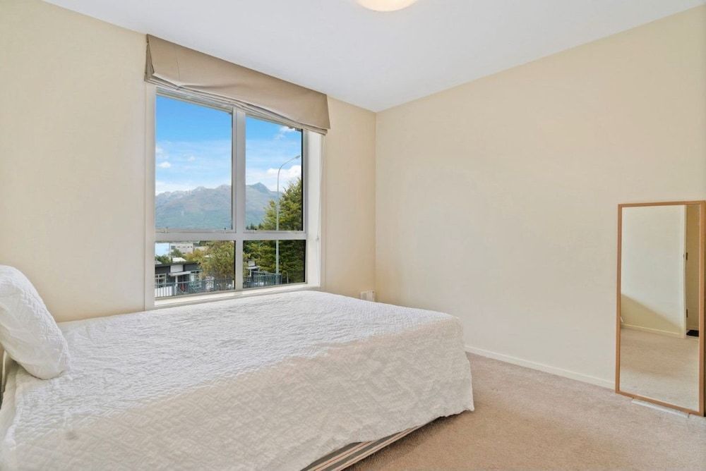 undefined 2-BEDROOM APARTMENT - BEECHWOOD 7