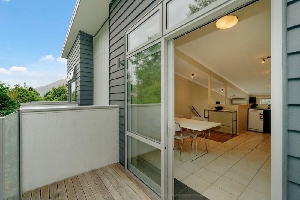 2-BEDROOM APARTMENT - BEECHWOOD Apartment 11