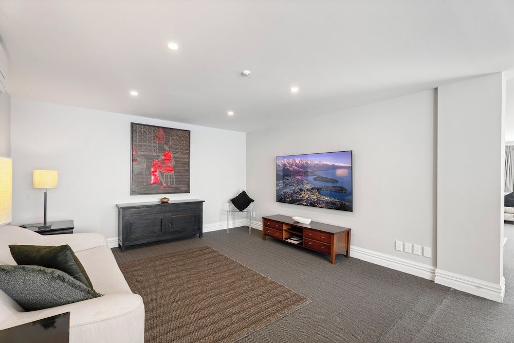 3-BEDROOM PENTHOUSE APARTMENT - THE BEACON 1002 Apartment 16
