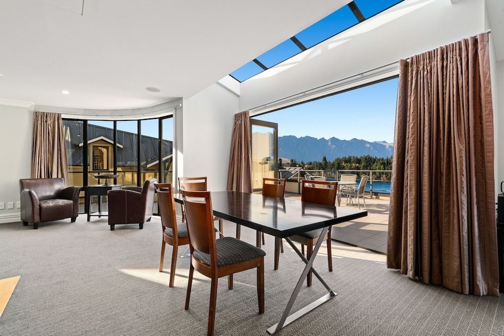 3-BEDROOM PENTHOUSE APARTMENT - THE BEACON 1002 Apartment 13