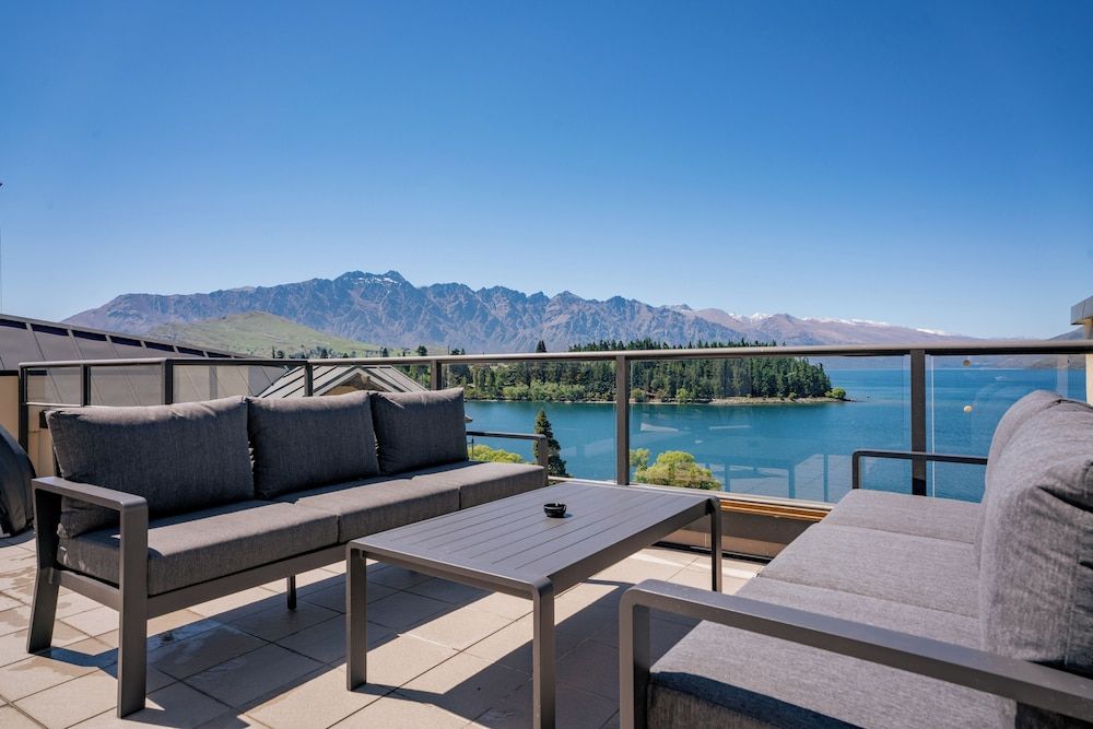 3-BEDROOM PENTHOUSE APARTMENT - THE BEACON 1002 Apartment 8