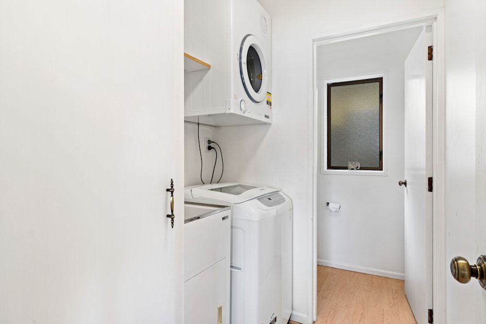 TOWN CENTRE LOCATION WITH STUNNING VIEW - UNIT 8 Apartment 13