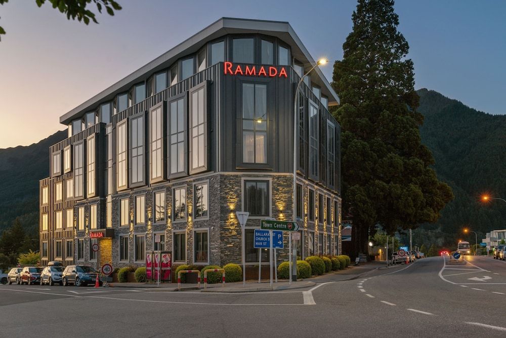 undefined Chic Central Penthouse & Spa by Staysouth 2